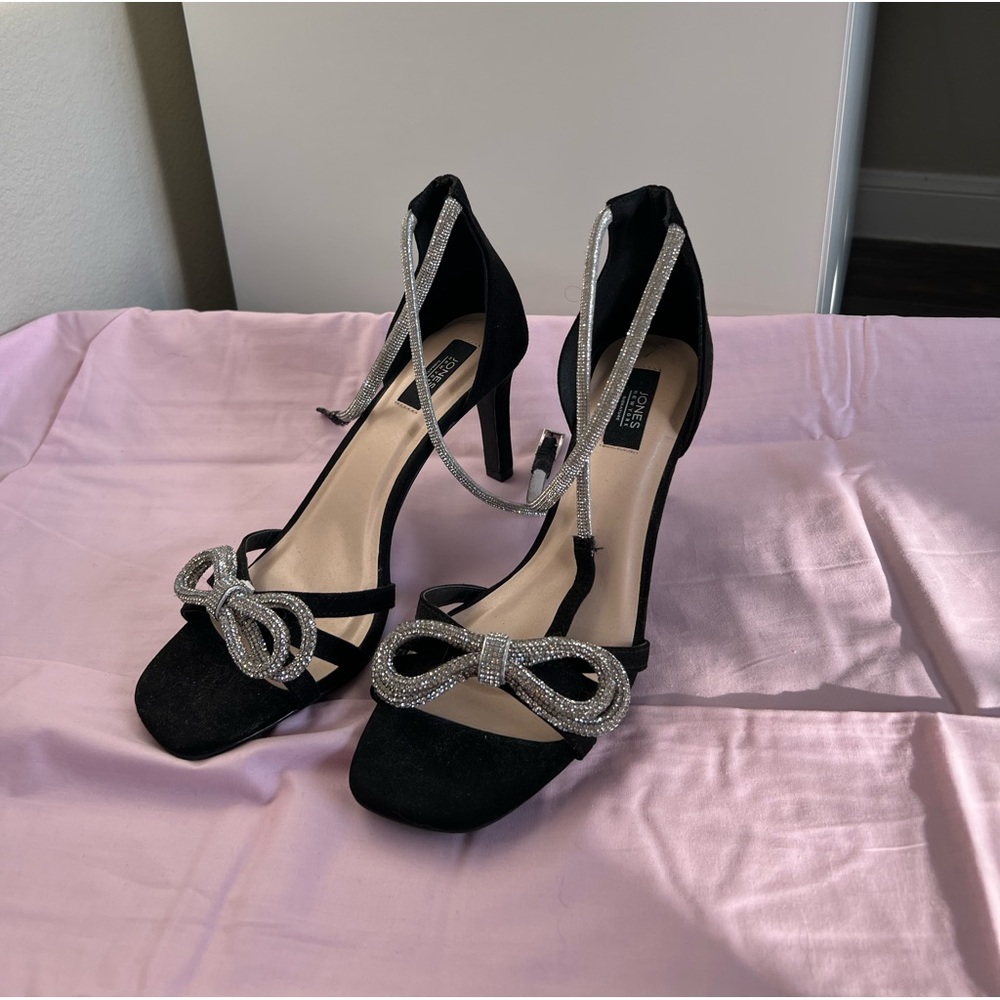 MIDNIGHT HEELS NEVER WORN